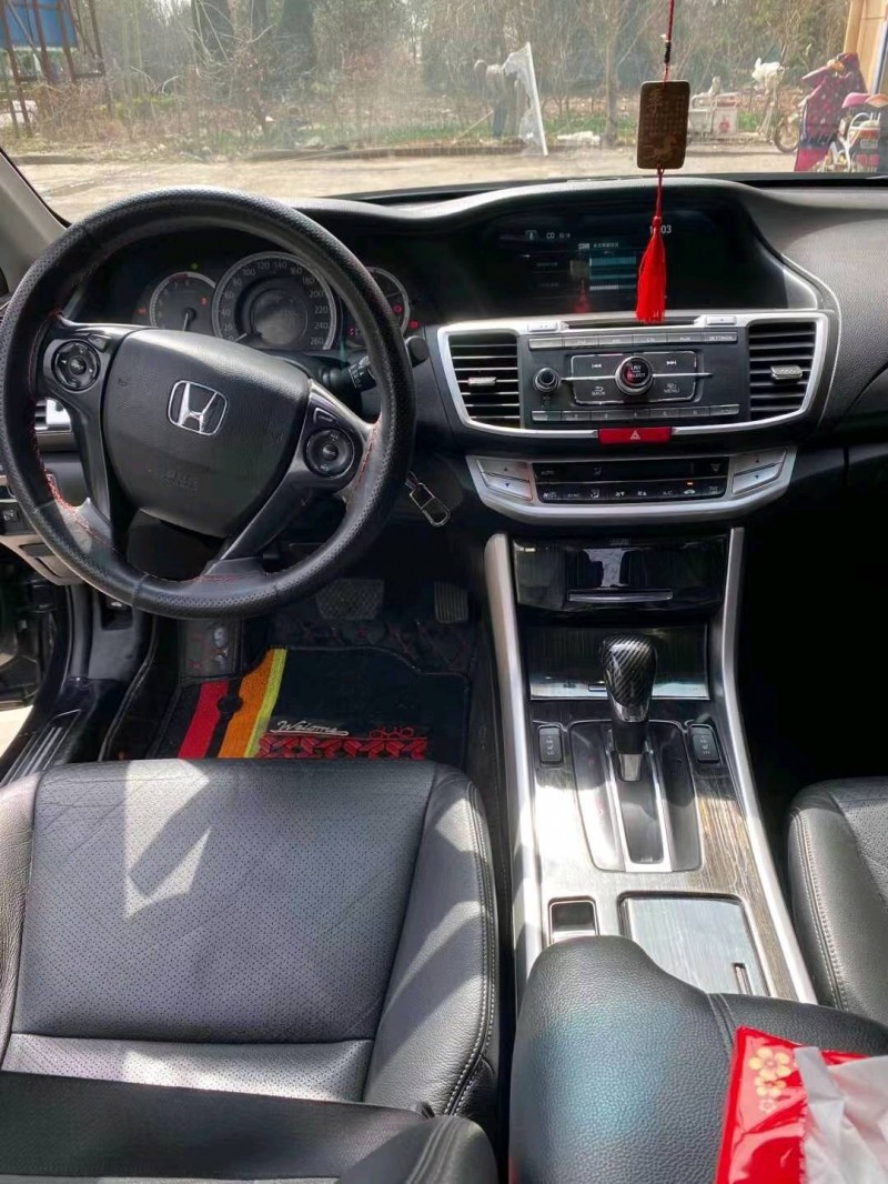 青岛14年本田雅阁4