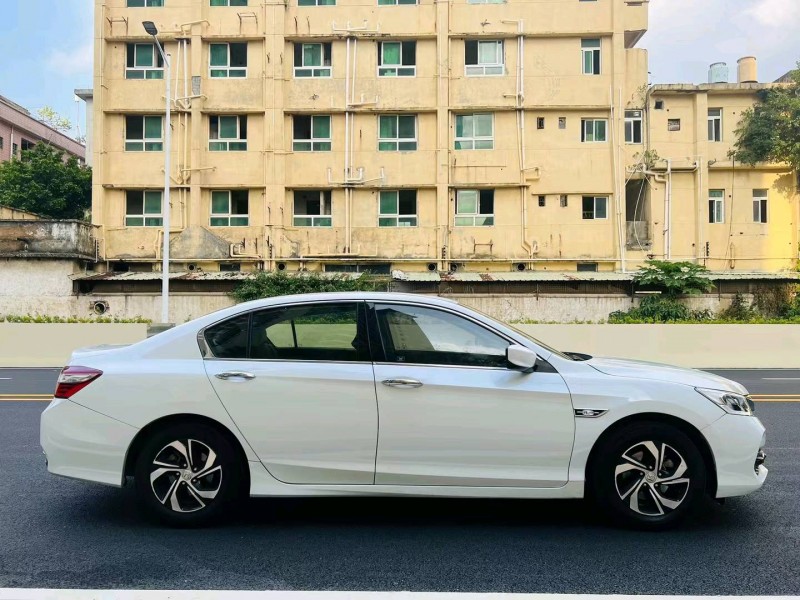 东莞16年本田雅阁7