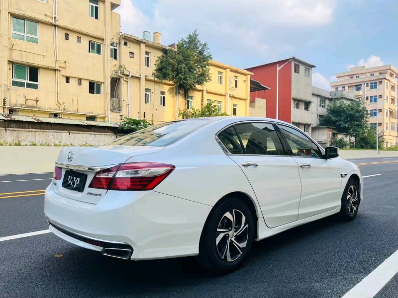 东莞16年本田雅阁4