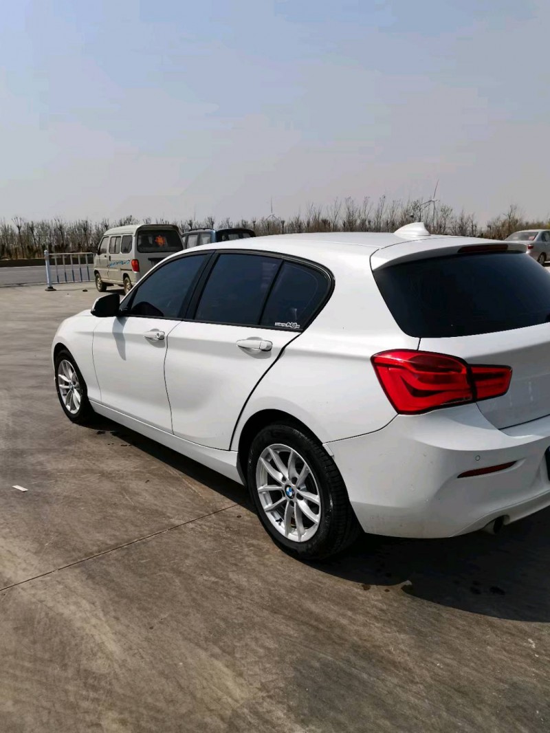保定17年宝马1系4