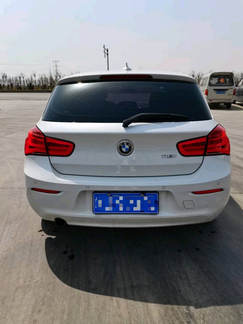 保定17年宝马1系9