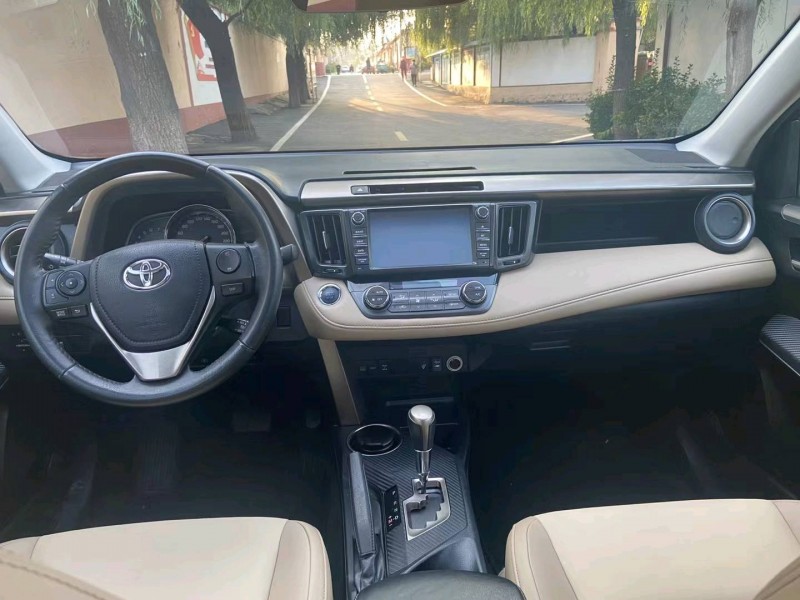 青岛15年丰田RAV46