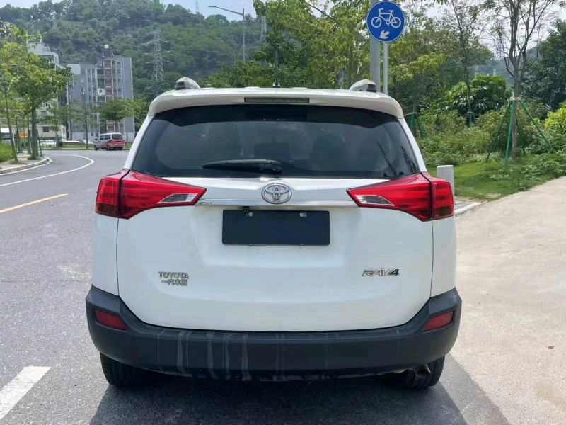 广州13年丰田RAV44