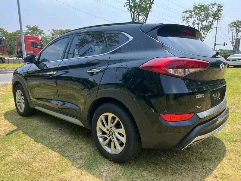 泰州19年现代途胜3