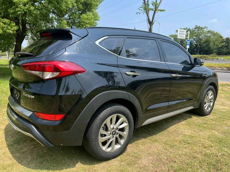 泰州19年现代途胜1