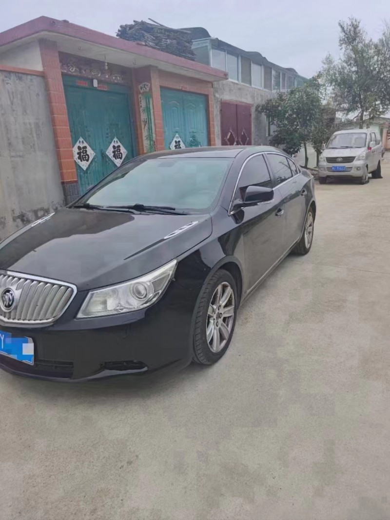 枣庄10年别克君越2