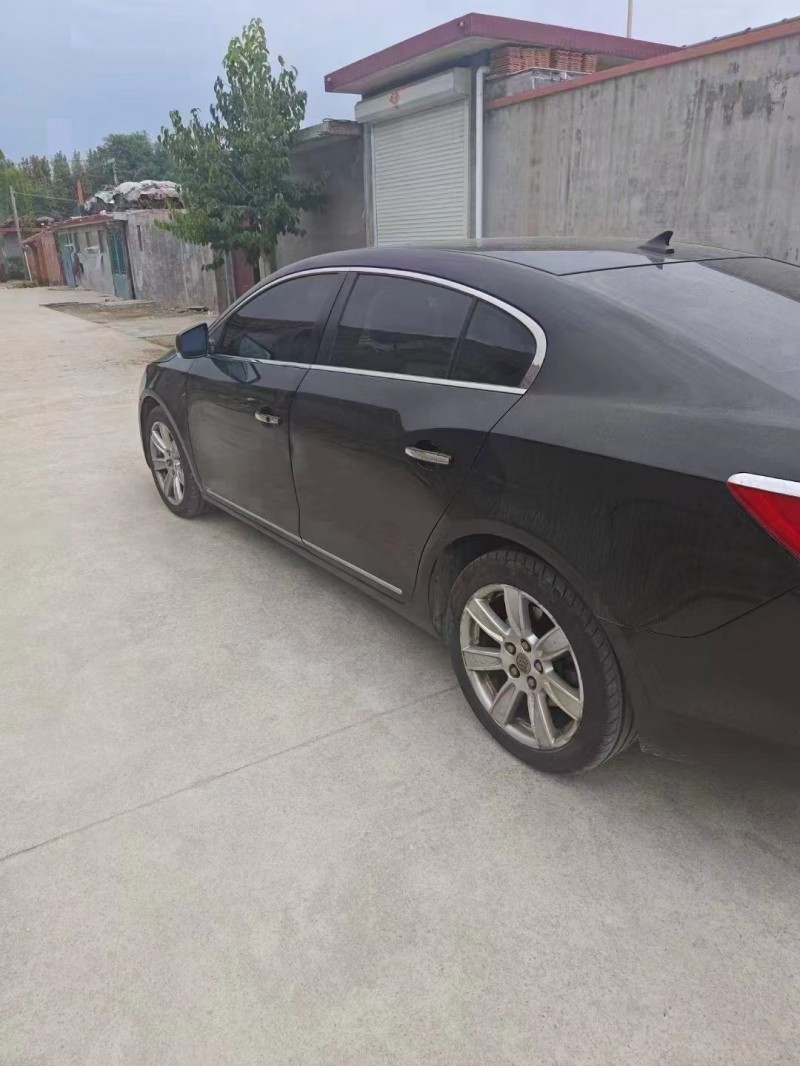 枣庄10年别克君越4