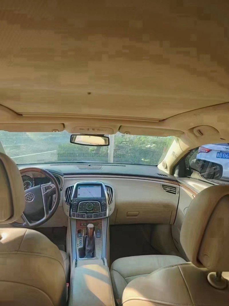 枣庄10年别克君越8