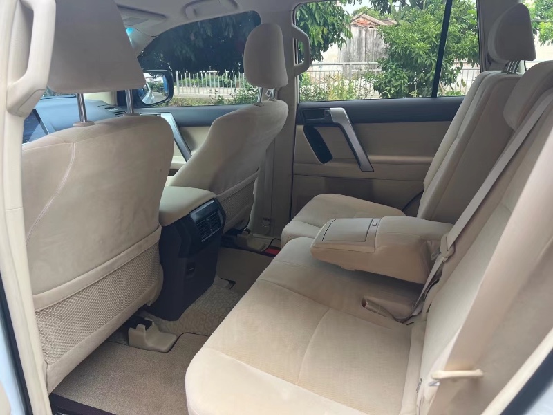 中山17年丰田普拉多2