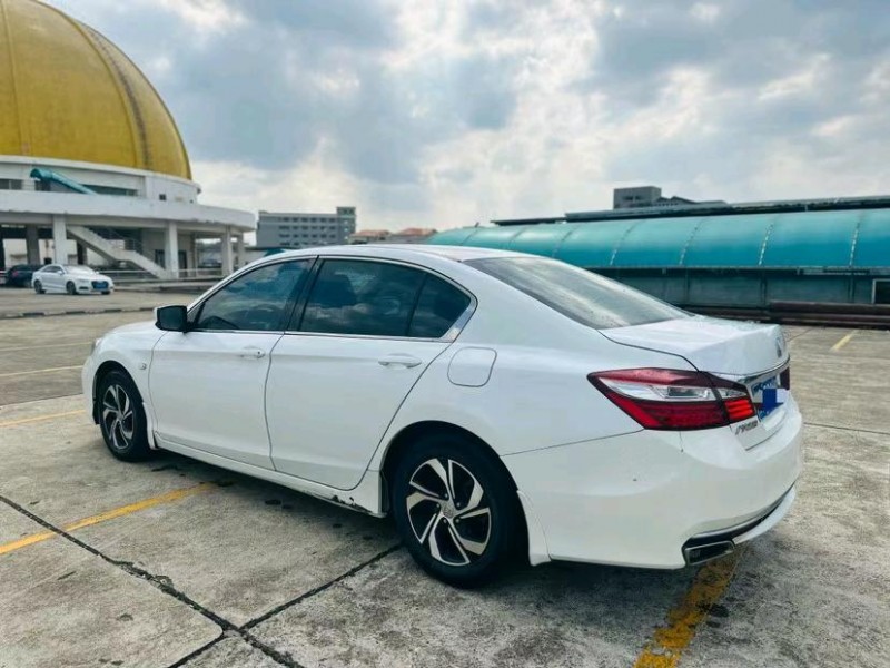 东莞16年本田雅阁7