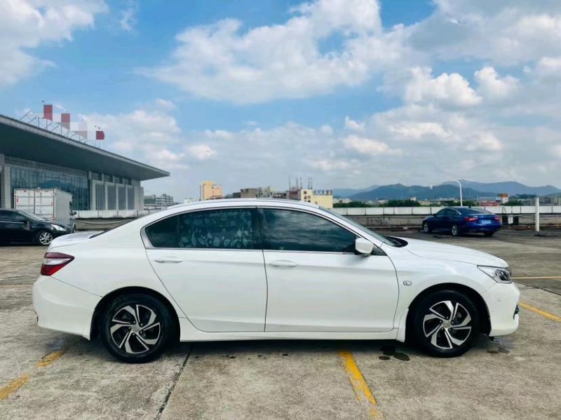 东莞16年本田雅阁8