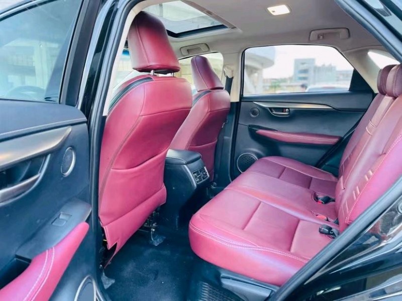 东莞15年雷克萨斯NX4