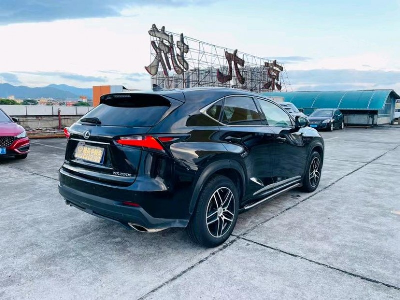 东莞15年雷克萨斯NX7