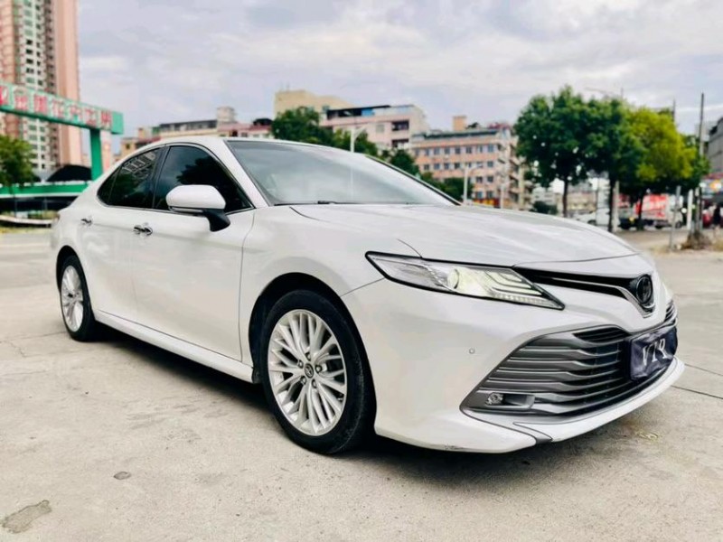 东莞18年丰田凯美瑞3