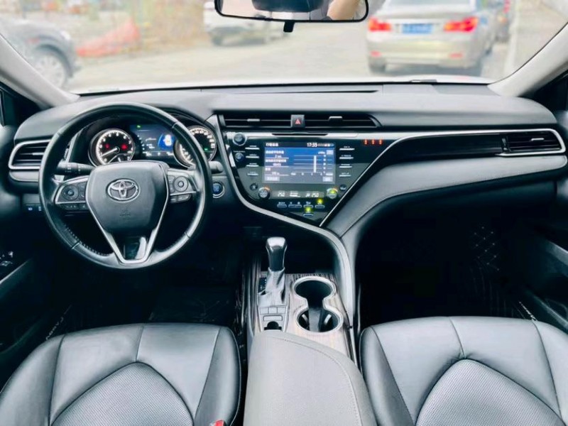 东莞18年丰田凯美瑞6