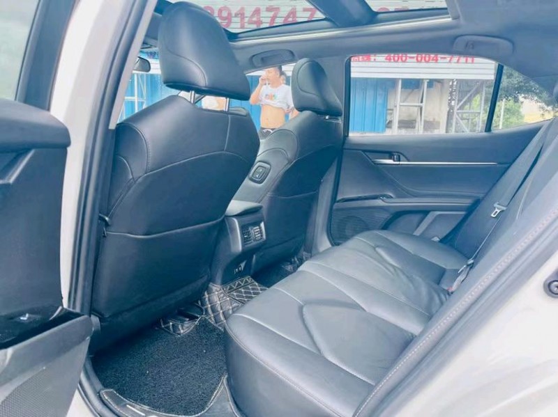 东莞18年丰田凯美瑞5