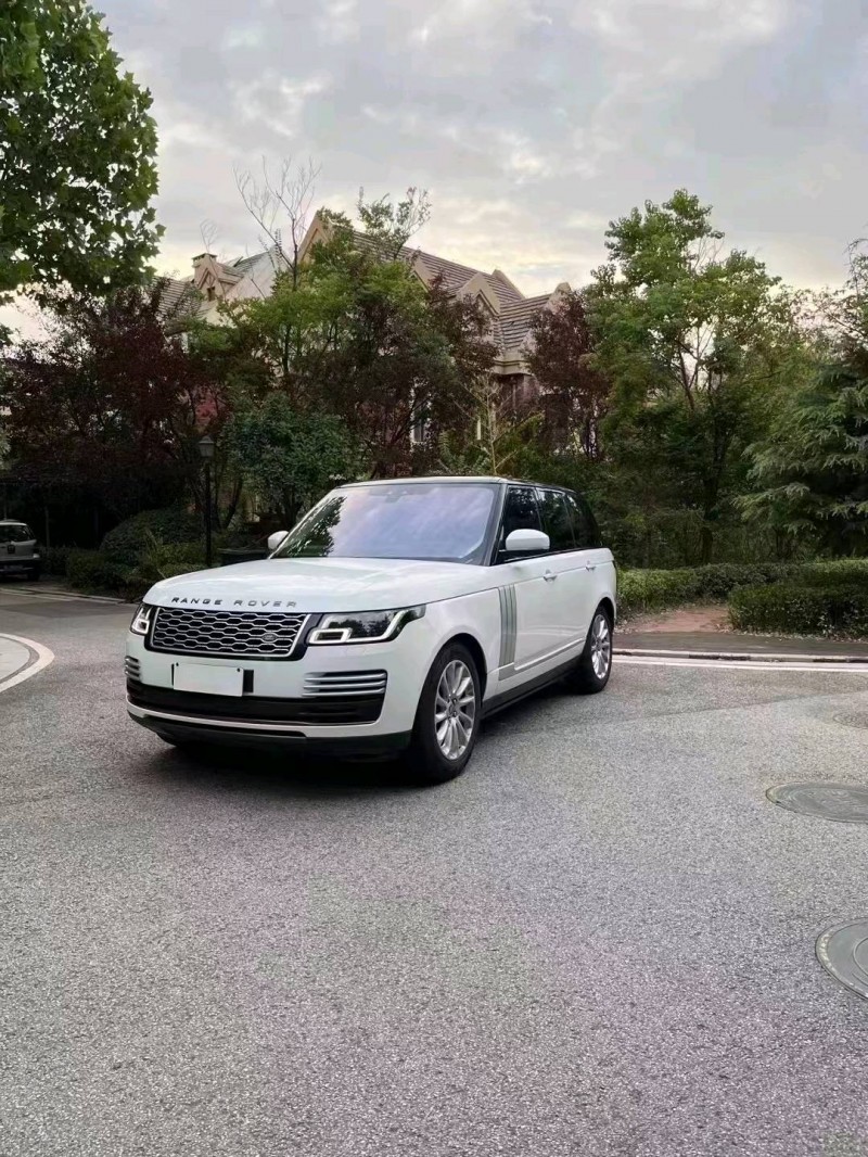 青岛17年路虎揽胜行政3