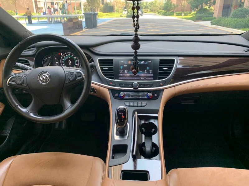 济宁18年别克君越4