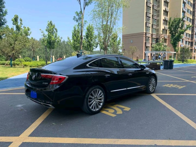 济宁18年别克君越2