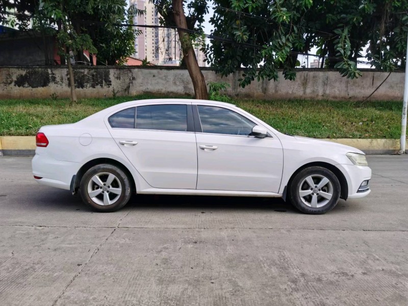 东莞15年大众朗逸4