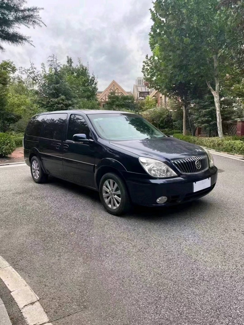 青岛16年别克GL82