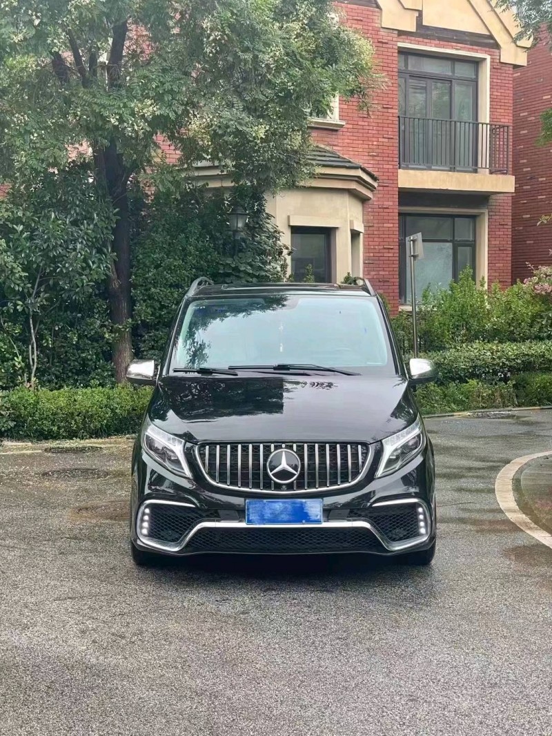 青岛17年奔驰威霆8