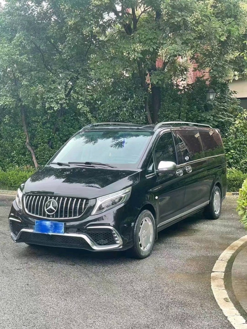 青岛17年奔驰威霆7