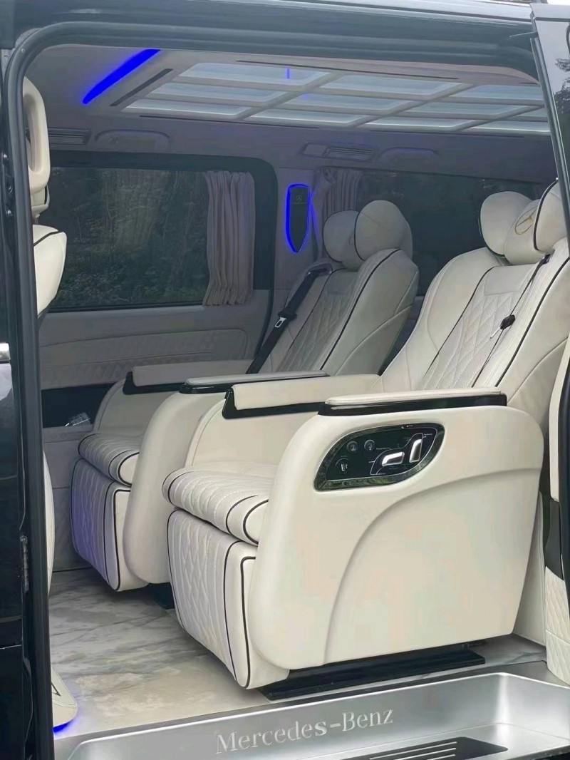 青岛17年奔驰威霆3