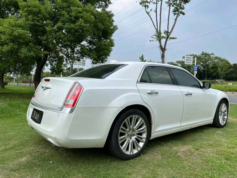 泰州13年克莱斯勒300C9