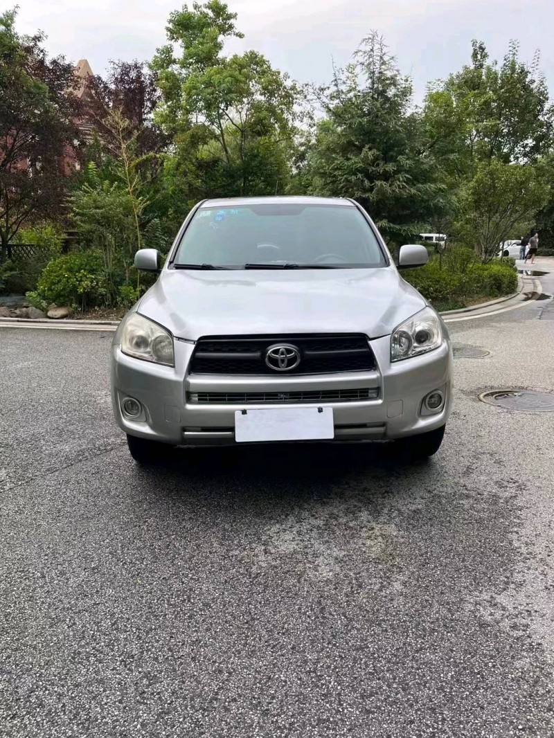 青岛11年丰田RAV4荣放1