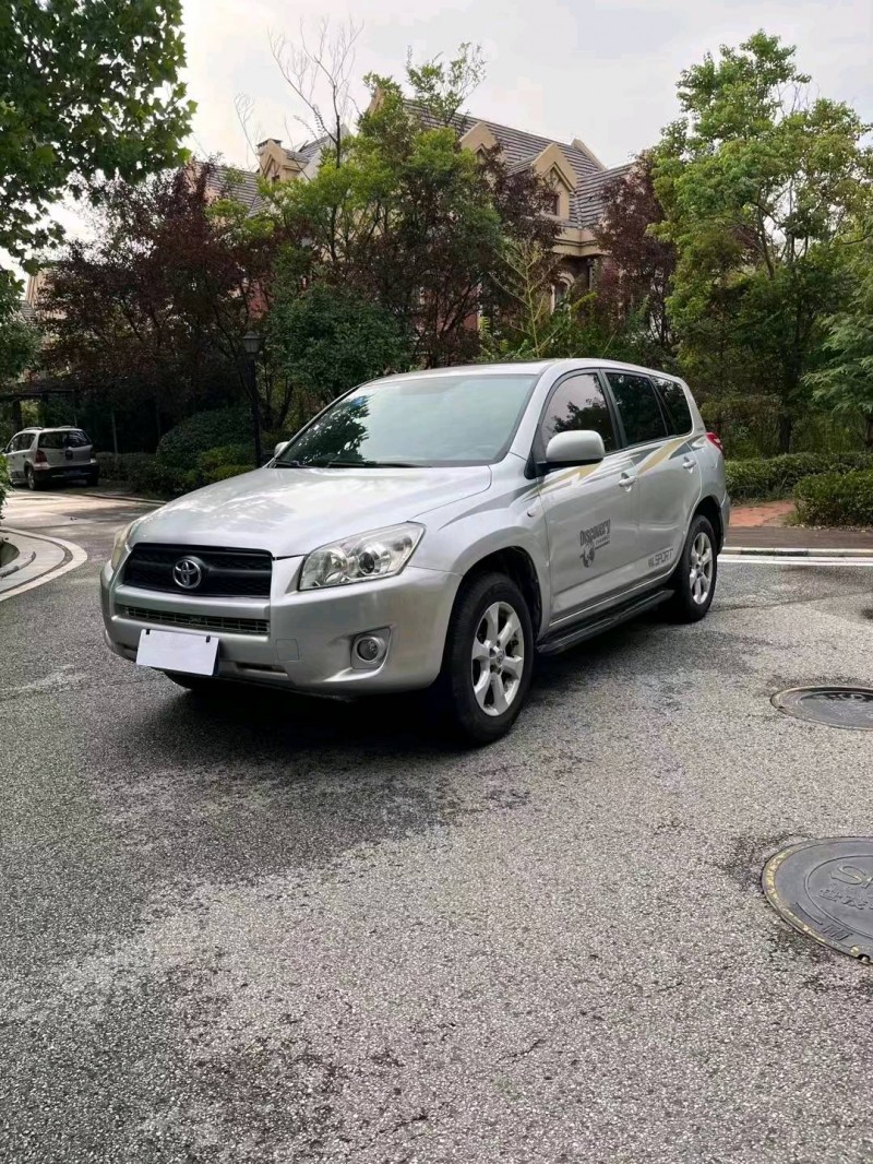 青岛11年丰田RAV4荣放3