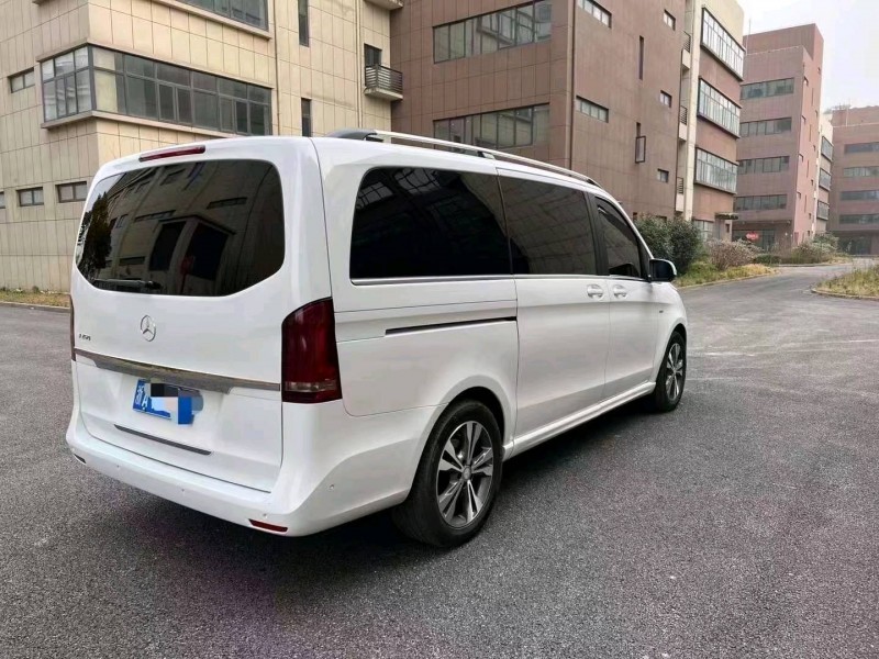 东营16年奔驰V7