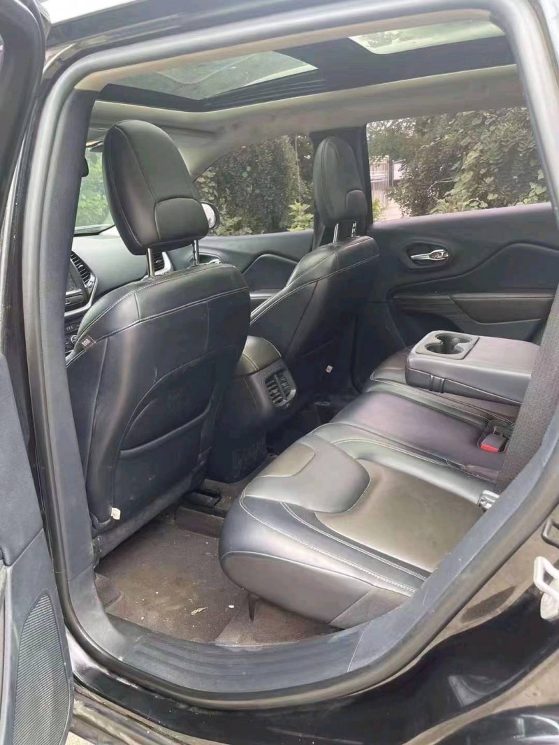 枣庄16年Jeep自由光5