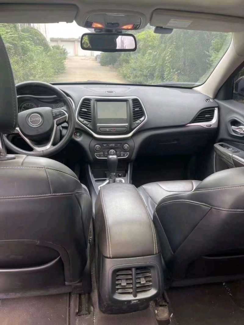 枣庄16年Jeep自由光4