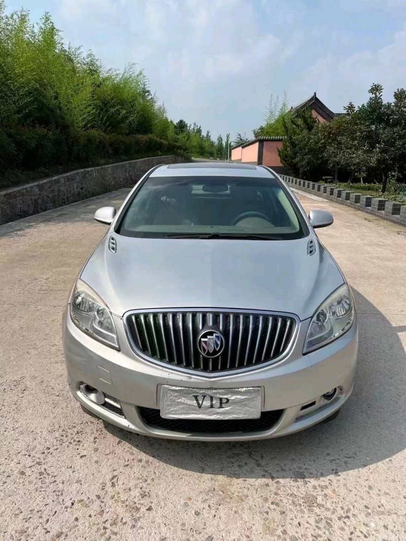 青岛11年别克英朗9