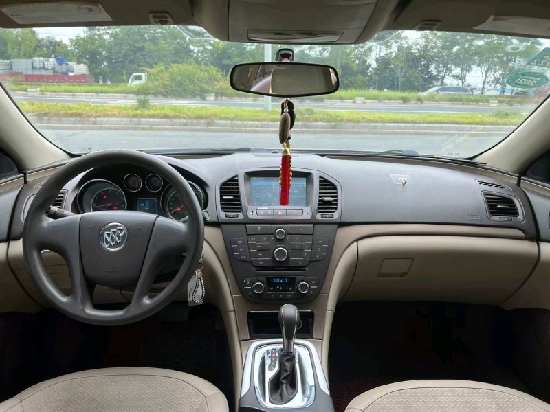 泰州12年别克君威5