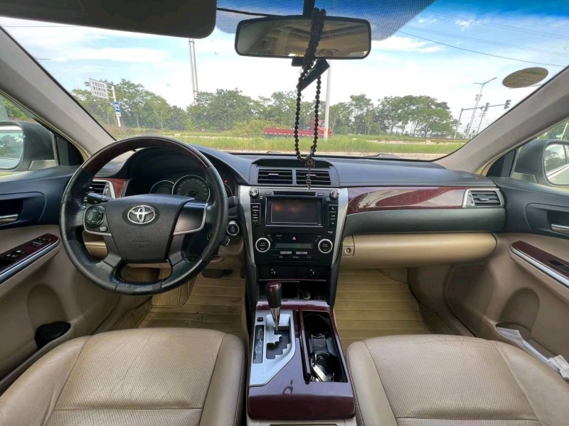 泰州13年丰田凯美瑞5