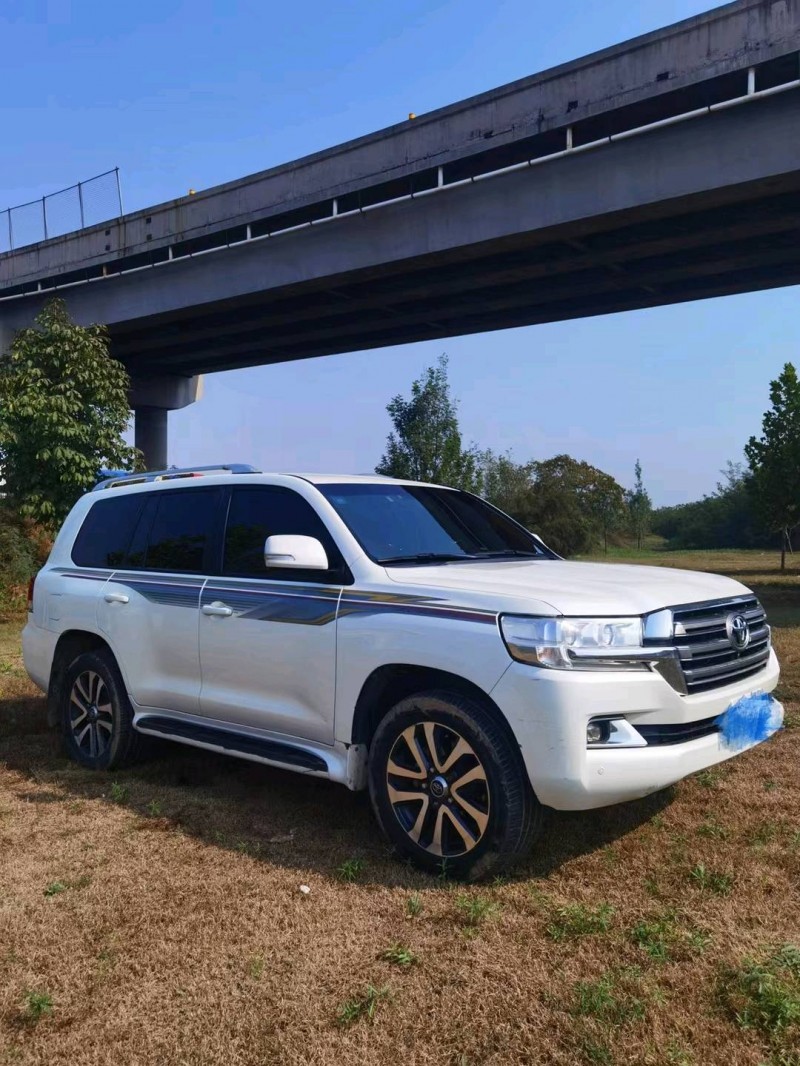 保定17年丰田兰德酷路泽2