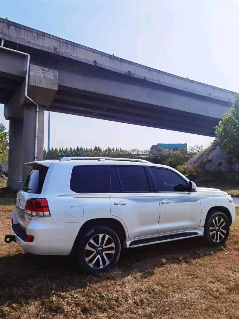 保定17年丰田兰德酷路泽8