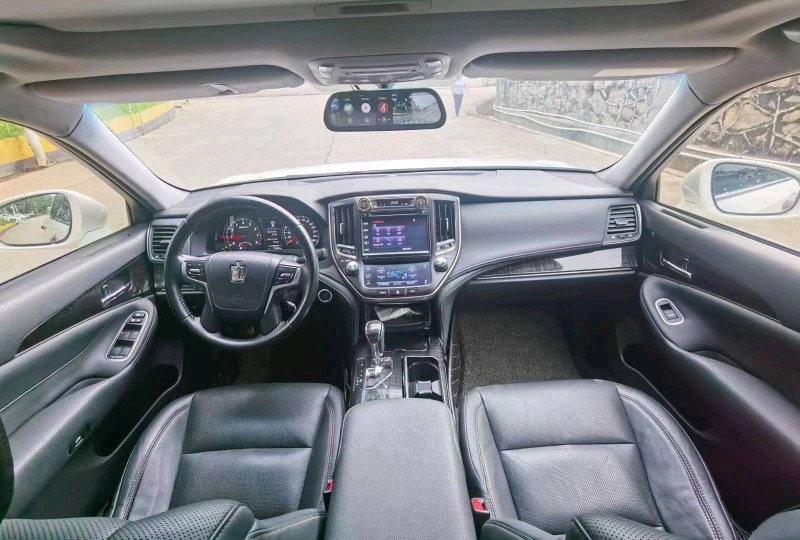 东莞16年丰田皇冠8