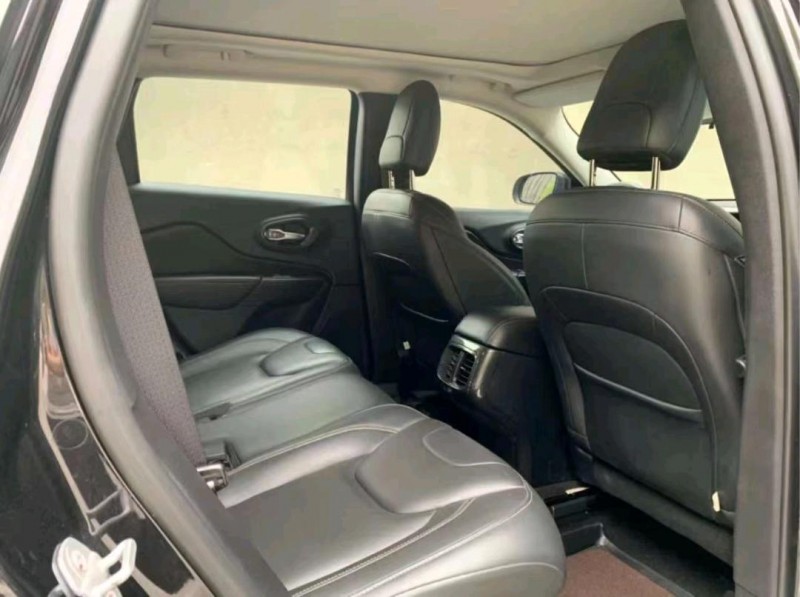 枣庄17年Jeep自由光4