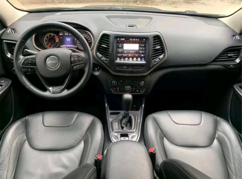 枣庄17年Jeep自由光7