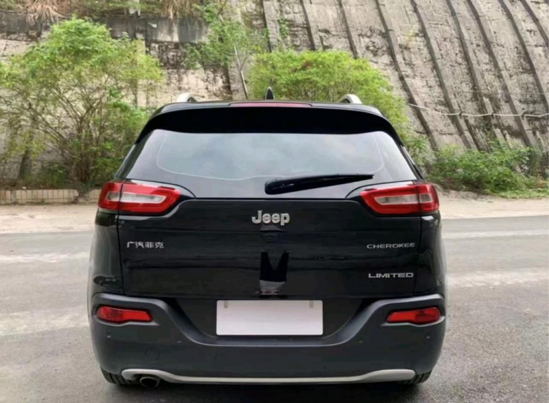 枣庄17年Jeep自由光8