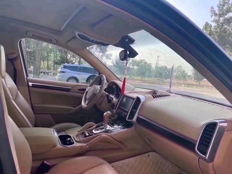 北京11年保时捷卡宴5