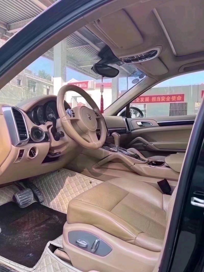 北京11年保时捷卡宴4