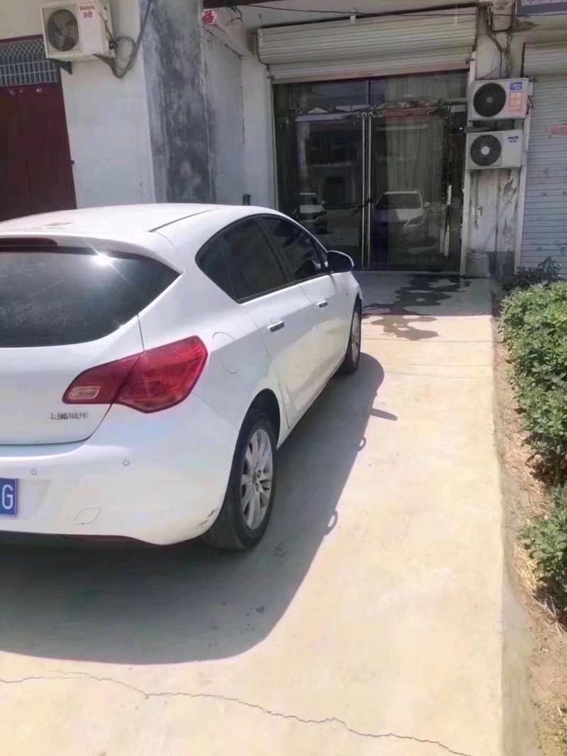 北京13年别克英朗5