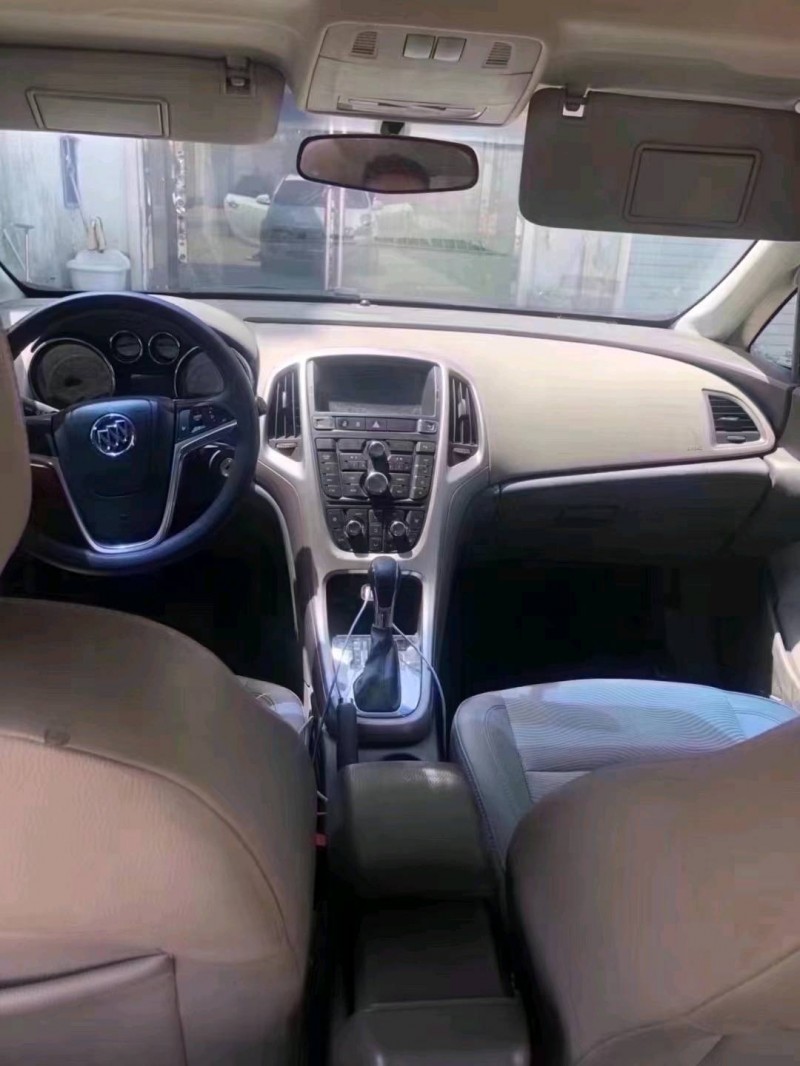 北京13年别克英朗8