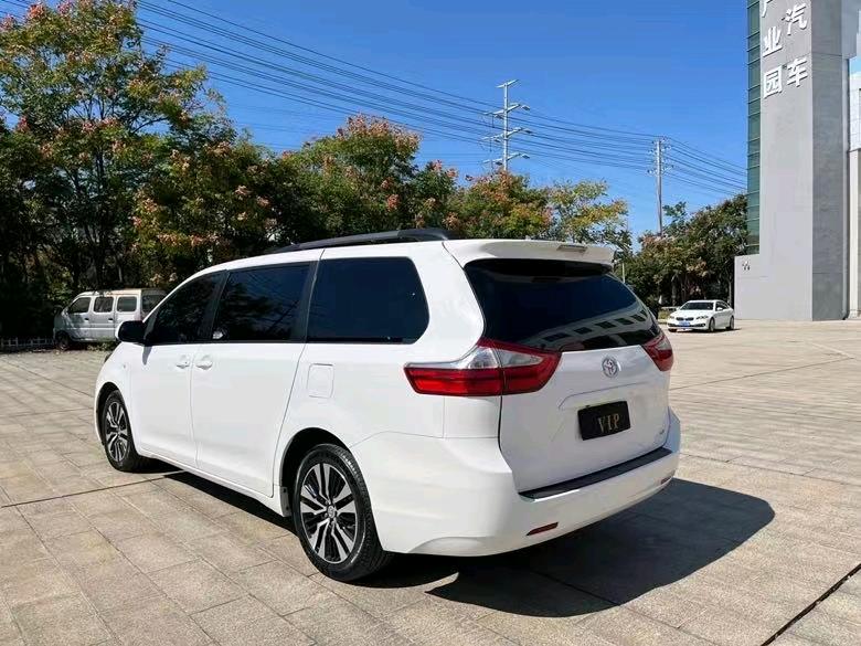 盐城17年丰田塞纳1