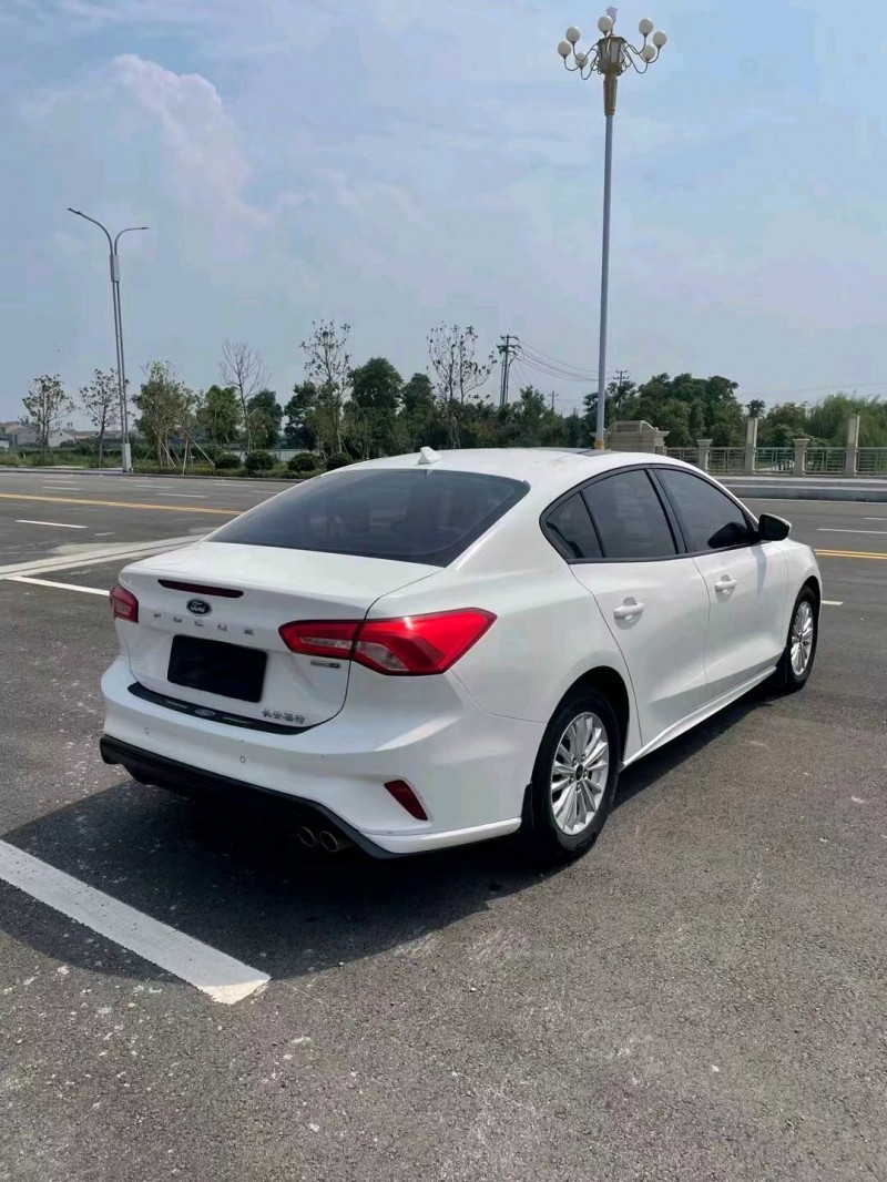 徐州20年福特福克斯8