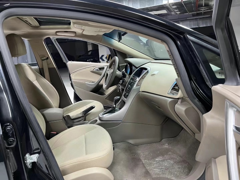 成都15年别克英朗3